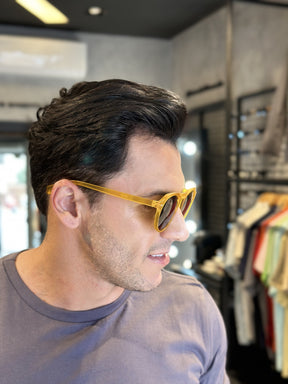 Óculos de Sol Redondo em Acetato Amarelo